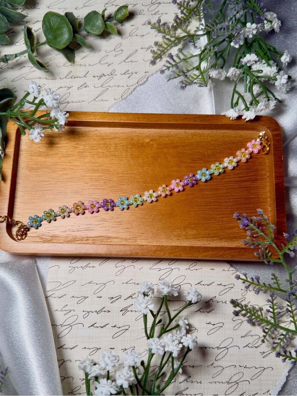 Pastel Daisy Beaded Bracelet - Multicolor Floral Accent